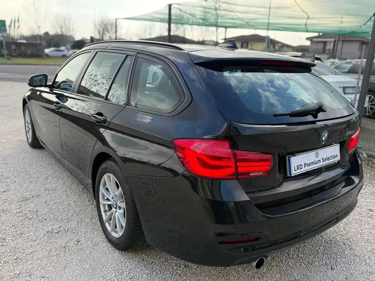 Usata BMW 318 Sport Line 150 CV (110 kW) 2019 Nero Station wagon