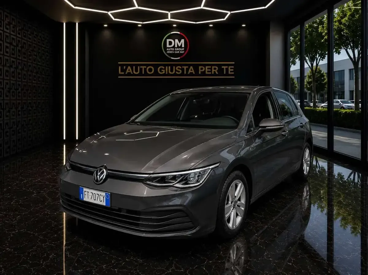 Usata VW Golf VIII Life 131 CV (96 kW) 2021 Grigio Berlina