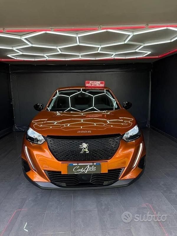 Usata Peugeot 2008 Active 110 CV (80 kW) 2022 Arancione SUV
