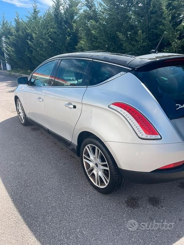 Usata Lancia Delta 120 CV (88 kW) 2009 Grigio Utilitaria