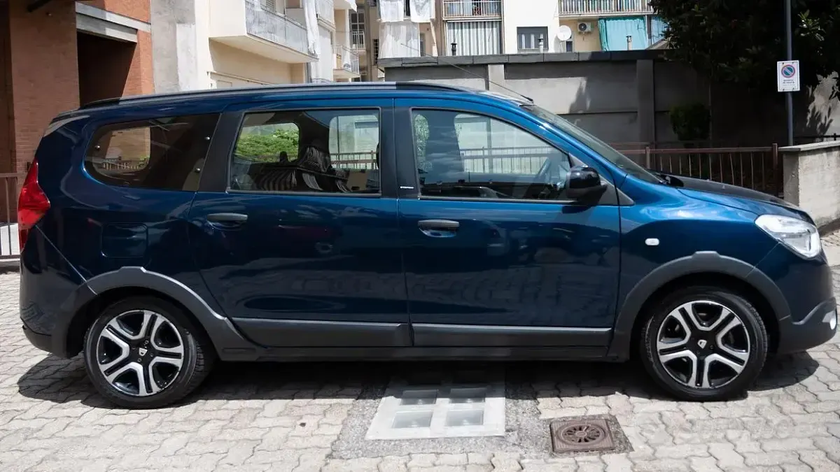 Usata Dacia Lodgy Stepway 116 CV (85 kW) 2019 Bluazzurro Monovolume