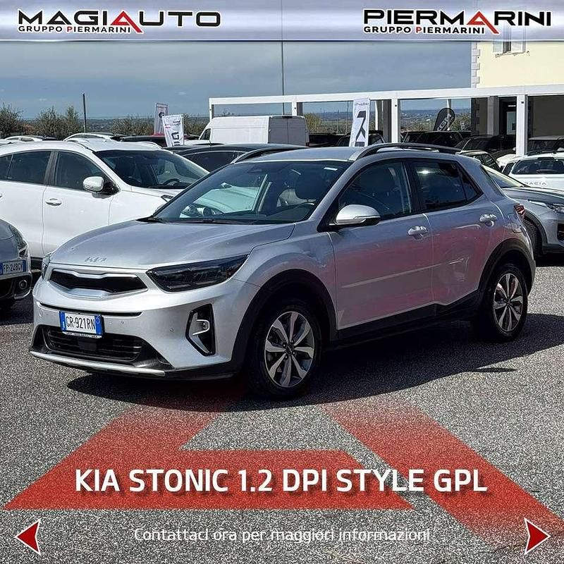 Usata Kia Stonic Style 95 CV (69 kW) 2023 Argento SUV