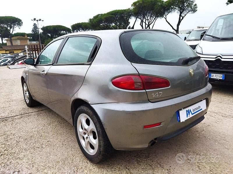 Usata Alfa Romeo 147 120 CV (88 kW) 2008 Grigio Utilitaria
