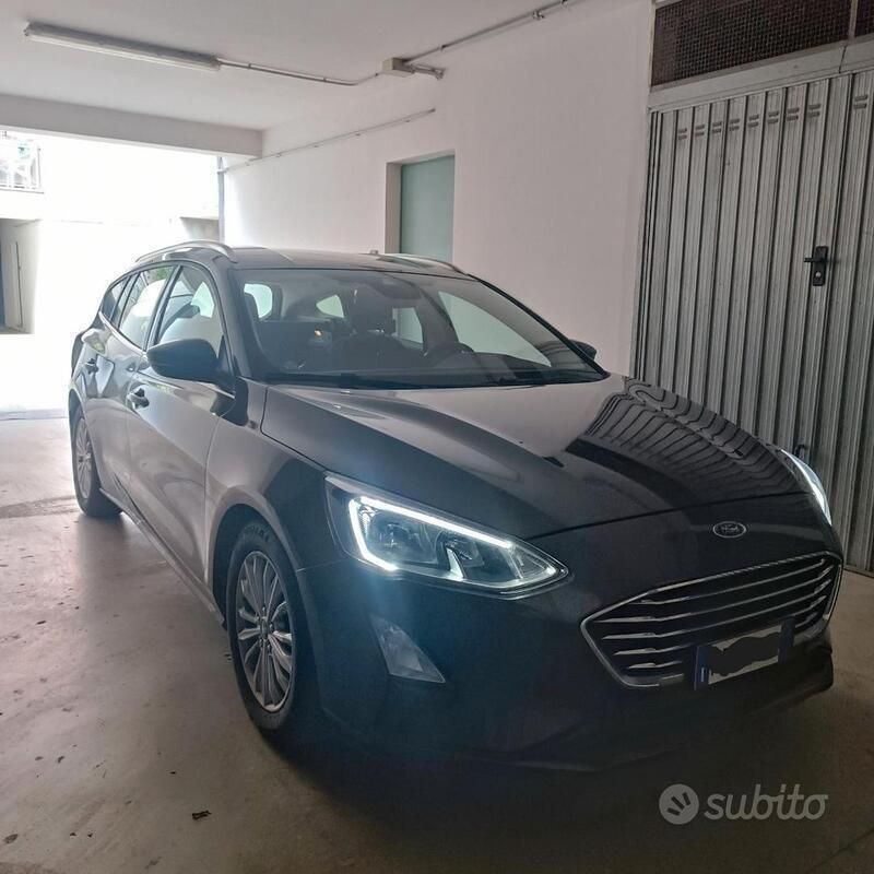 Usata Ford Focus 120 CV (88 kW) 2018 Grigio Station wagon