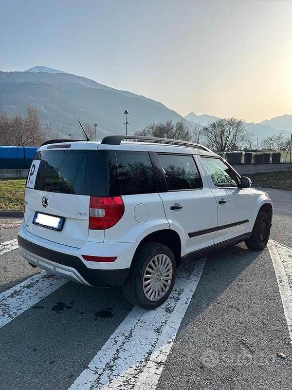 Usata Skoda Yeti 110 CV (80 kW) 2015 Bianco SUV