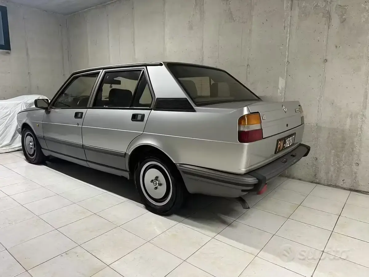 Usata Alfa Romeo Giulietta Ti 130 CV (95 kW) 1984 Grigio Berlina