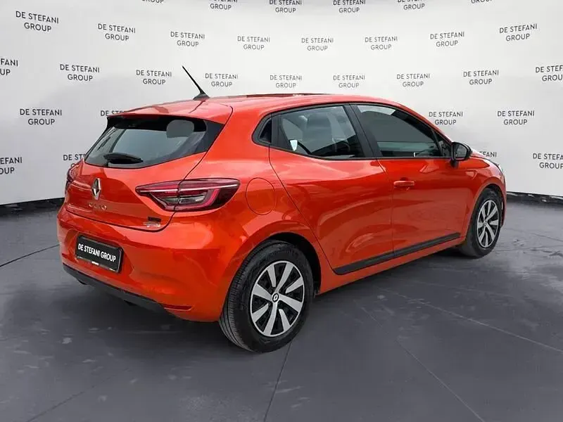 Usata Renault Clio Equilibre 145 CV (106 kW) 2023 Arancione Utilitaria
