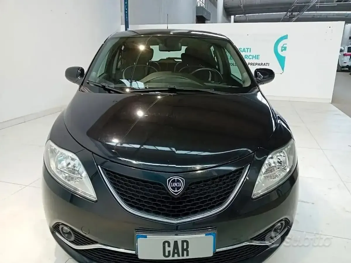 Usata Lancia Ypsilon Gold 75 CV (55 kW) 2022 Nero Utilitaria