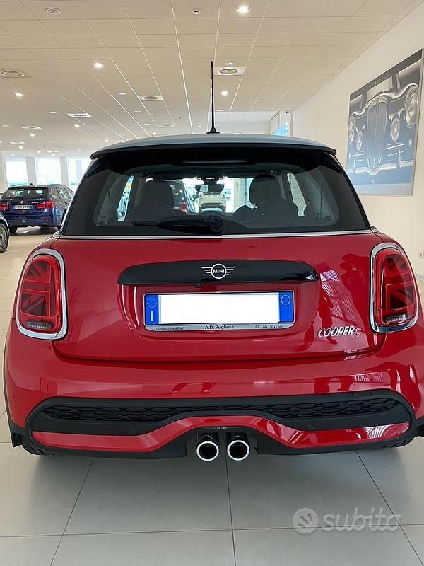 Rosso Usata 2023 Mini Cooper S Classic Utilitaria | 30.000 € (Buon prezzo) - Immagine 1/4