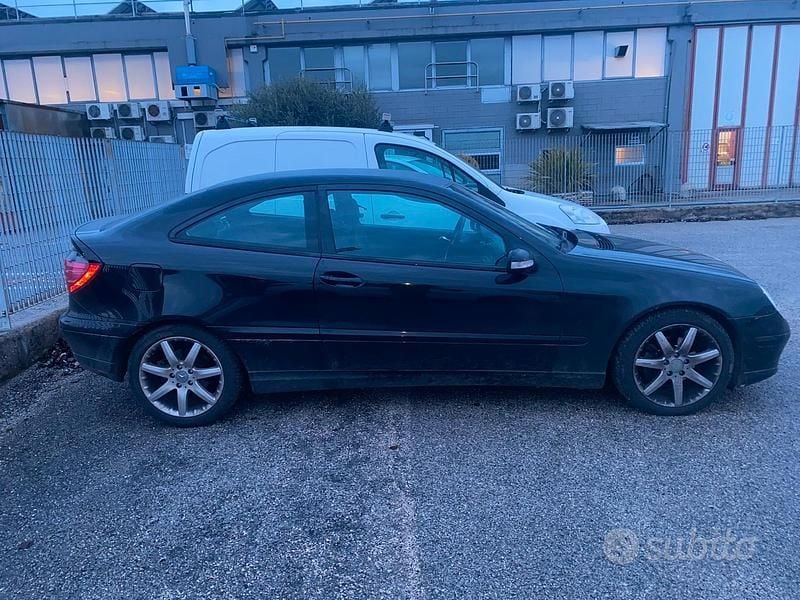 Usata Mercedes C220 143 CV (105 kW) 2003 Nero Coupé