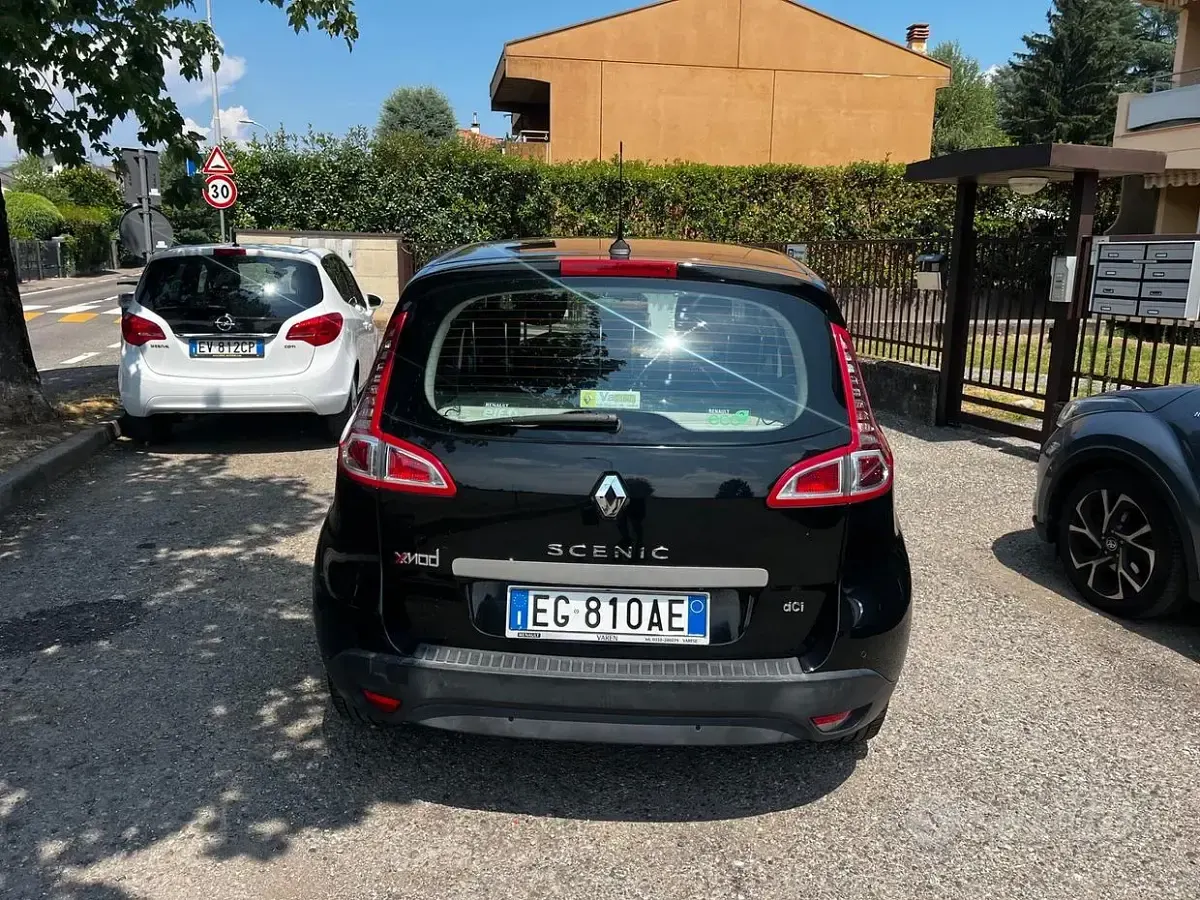 Usata Renault Scénic Luxe 110 CV (80 kW) 2011 Nero Monovolume
