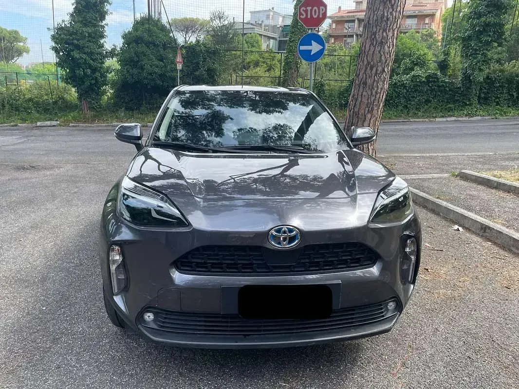 Usata Toyota Yaris Cross Active 92 CV (67 kW) 2022 Grigio SUV