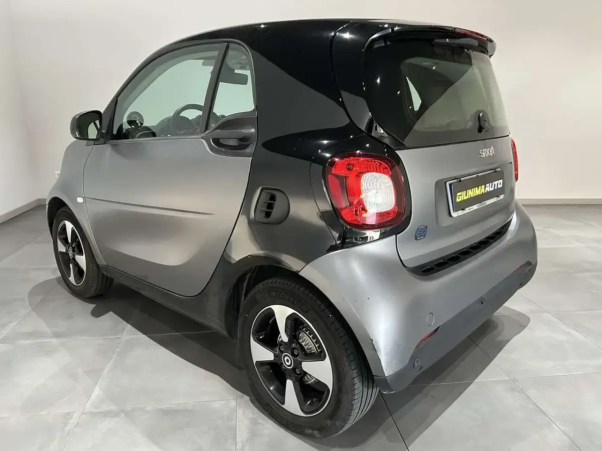 Usata Smart ForTwo Coupé Passion 41 kW (56 CV) 2022 Grigio Utilitaria