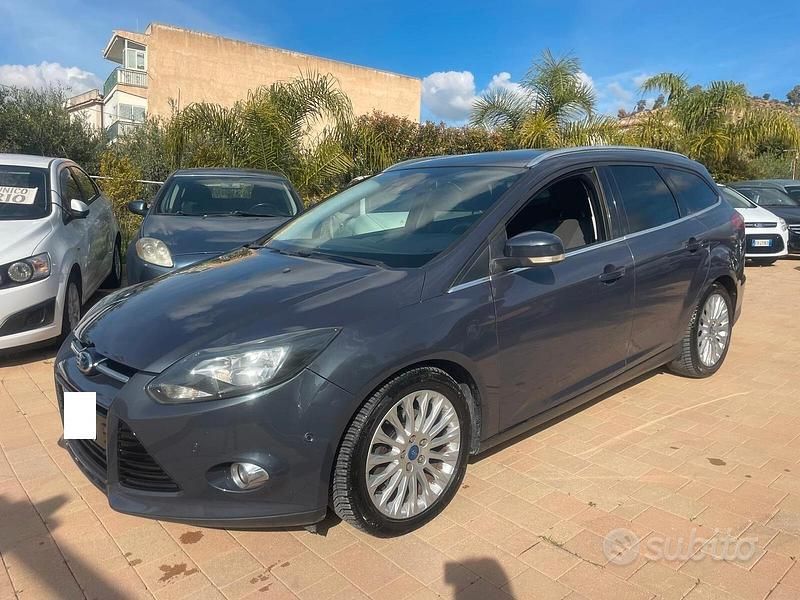 Usata Ford Focus 116 CV (85 kW) 2014 Grigio Station wagon