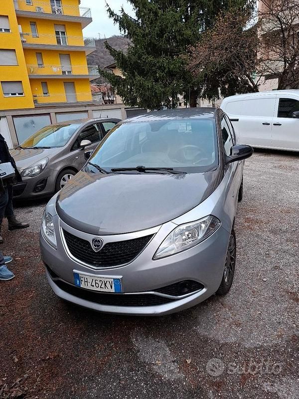 Usata Lancia Ypsilon 69 CV (50 kW) 2017 Grigio Utilitaria