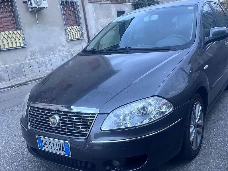 Grigio Usata 2006 Fiat Croma Station wagon | 1500 € (Buon prezzo) - Immagine 1/4