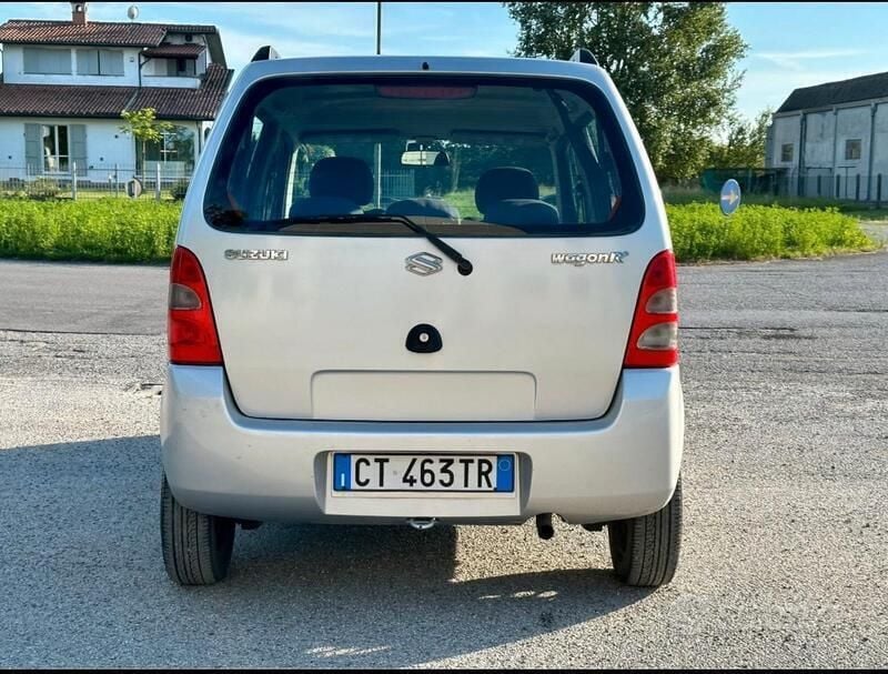 Usata Suzuki Wagon R+ 94 CV (69 kW) 2005 Grigio Monovolume