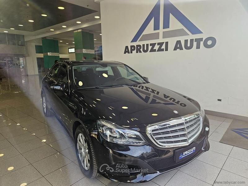 Nero Usata 2014 Mercedes E200 Executive Tre volumi | 15.500 € (Buon prezzo) - Immagine 1/4