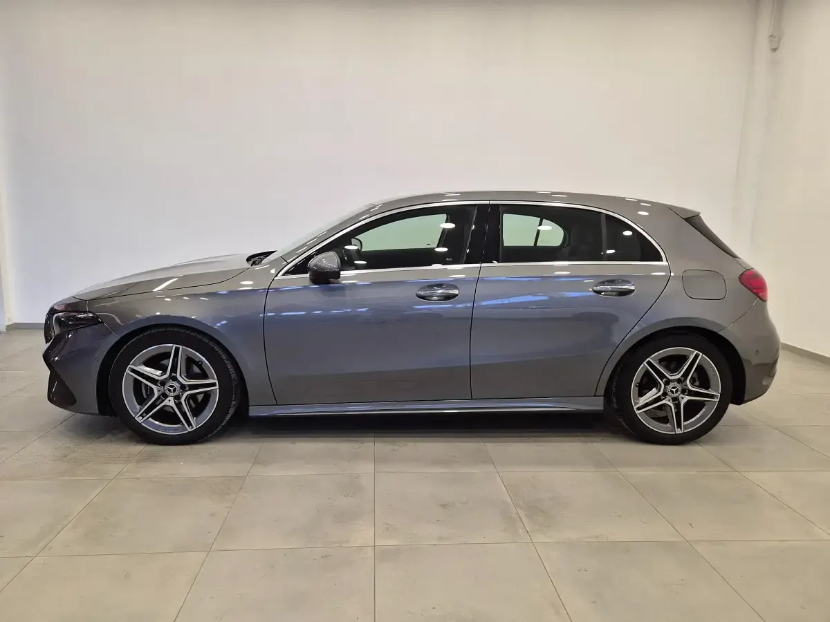Käytetty Mercedes A200 Advanced Plus 163 HP (119 kW) 2025 Harmaa Sedan