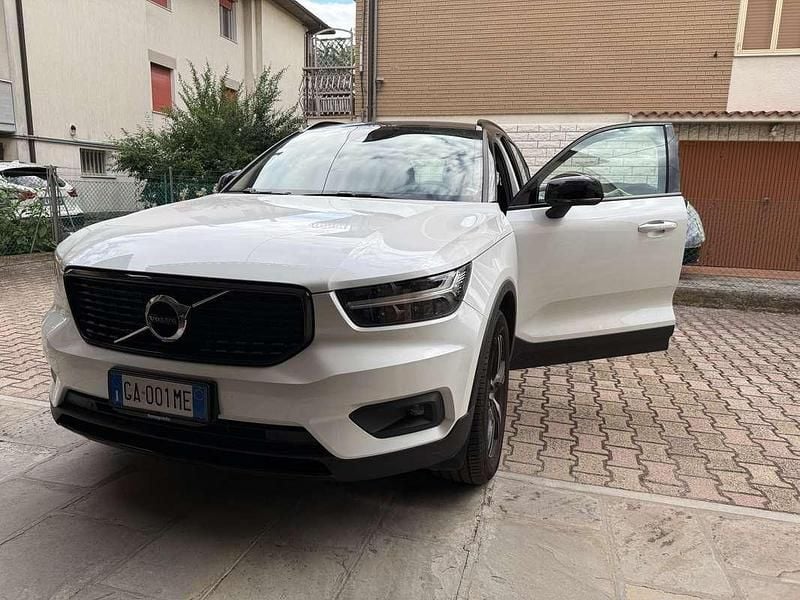 Bianco Usata 2020 Volvo XC40 R-Design SUV | 26.000 € (Buon prezzo) - Immagine 1/4