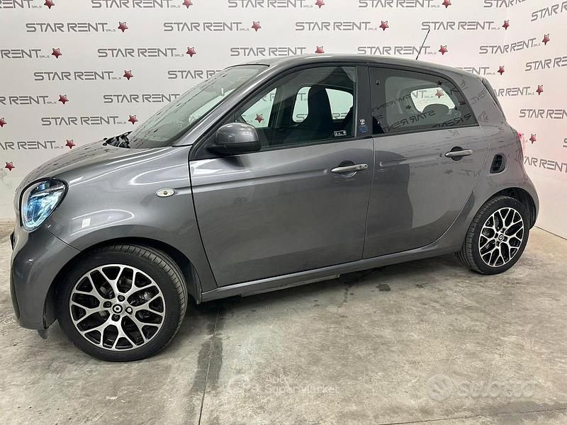 Usata Smart ForFour Electric Drive Passion 41 kW (56 CV) 2021 Grigio Utilitaria