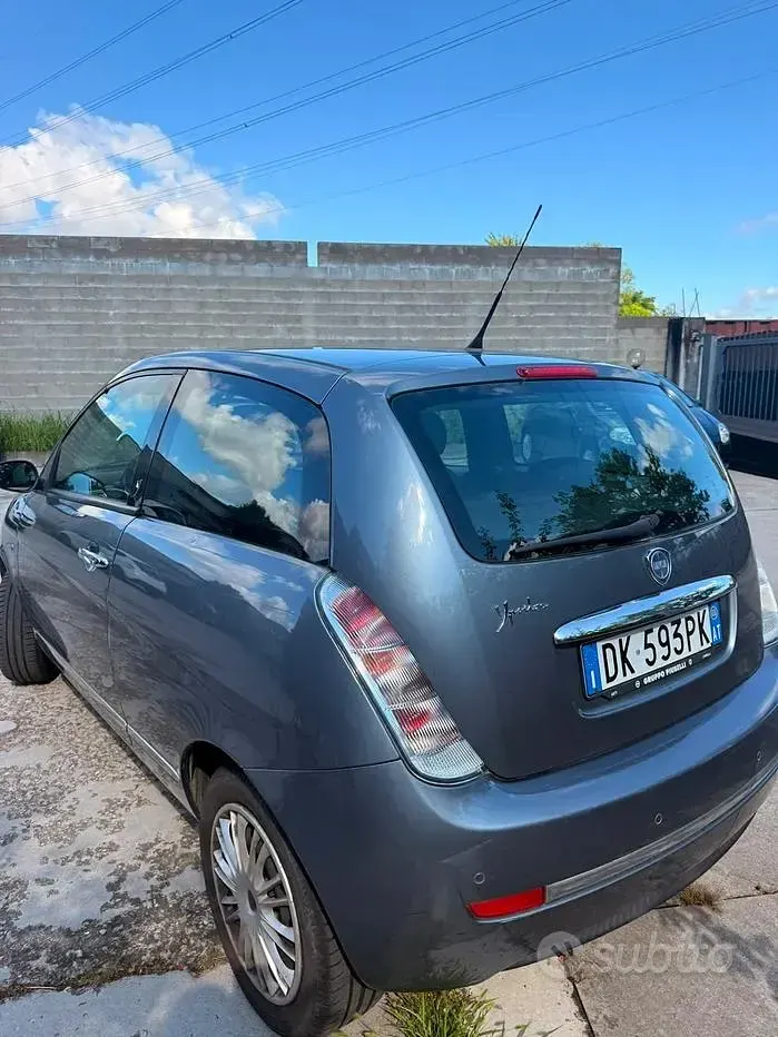 Usata Lancia Ypsilon 60 CV (44 kW) 2009 Grigio Utilitaria