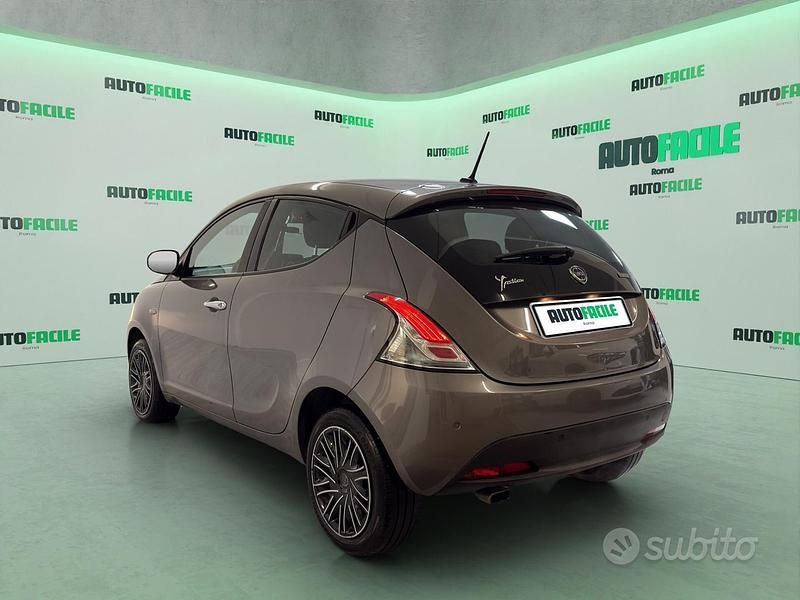 Usata Lancia Ypsilon Gold 69 CV (50 kW) 2023 Grigio Utilitaria