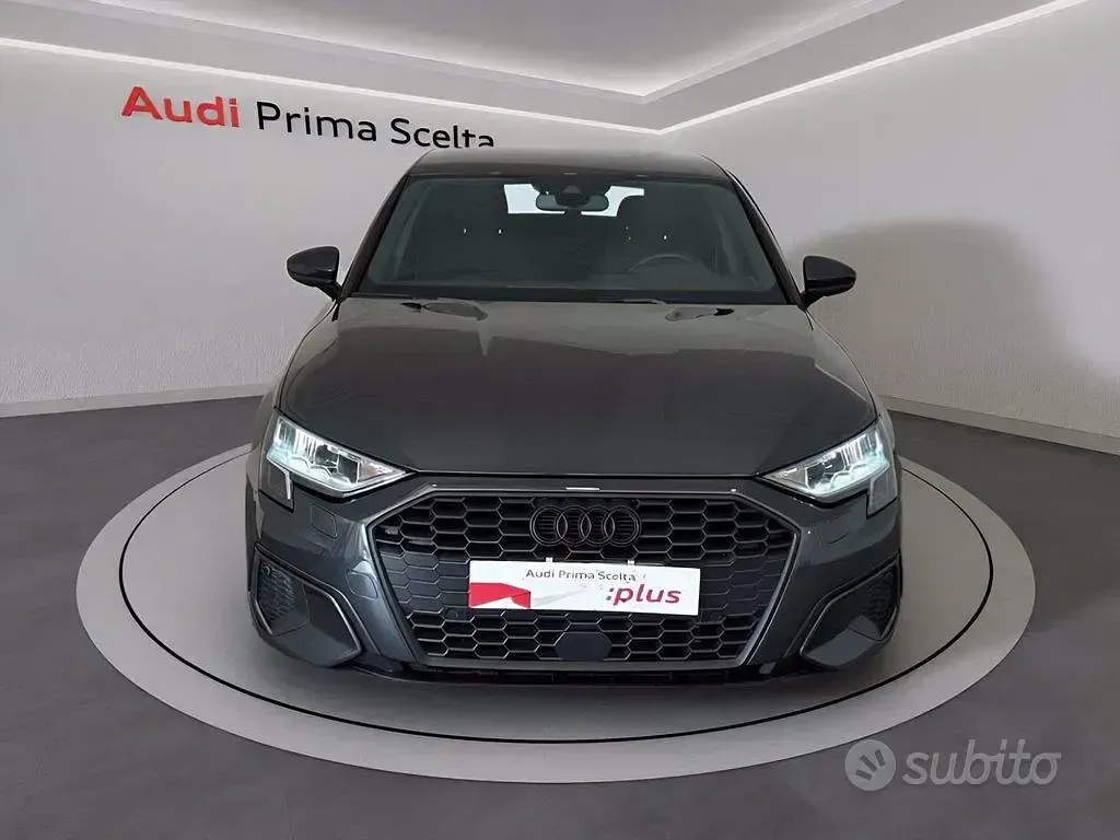 Usata Audi A3 Business 150 CV (110 kW) 2023 Grigio manatthan metalizzato Berlina