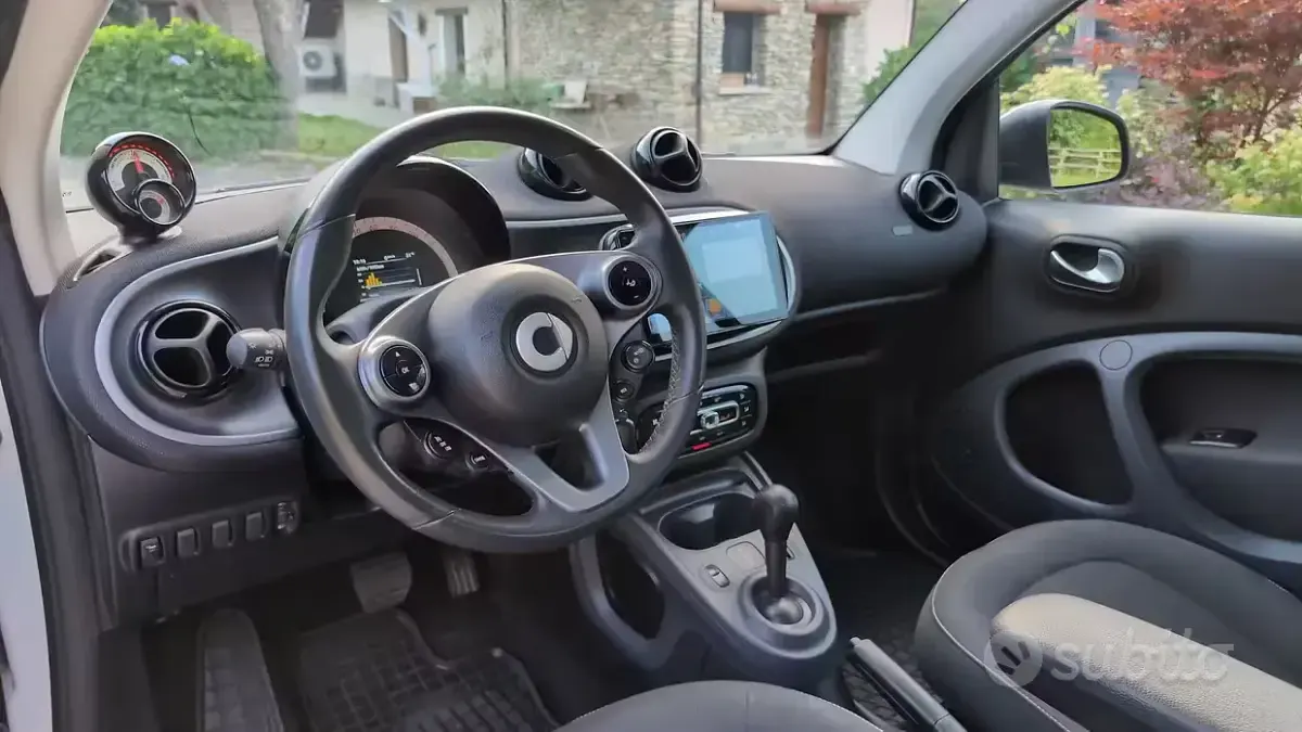 Usata Smart ForTwo Electric Drive Passion 41 kW (56 CV) 2019 Bianco Coupé