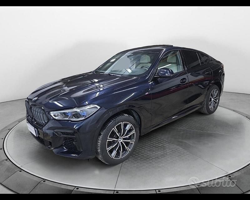 Usata BMW X6 M Sport 340 CV (250 kW) 2022 Carbon black metallic SUV