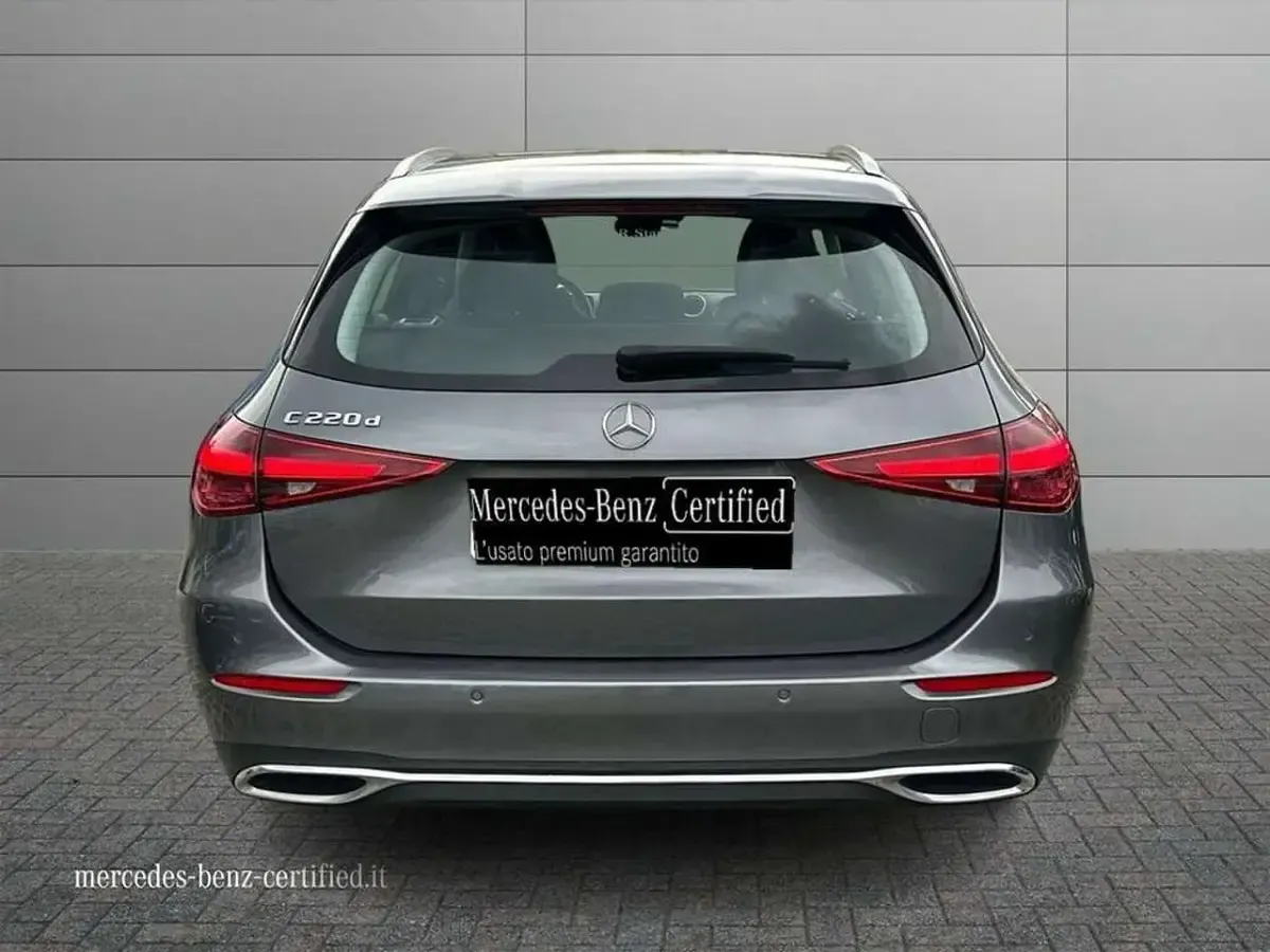 Usata Mercedes C220 200 CV (147 kW) 2022 Grigio selenite Station wagon