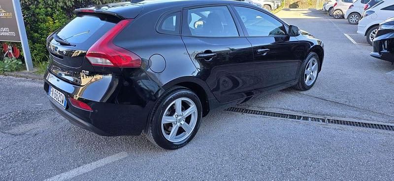 Usata Volvo V40 Kinetic 120 CV (88 kW) 2018 Nero Berlina