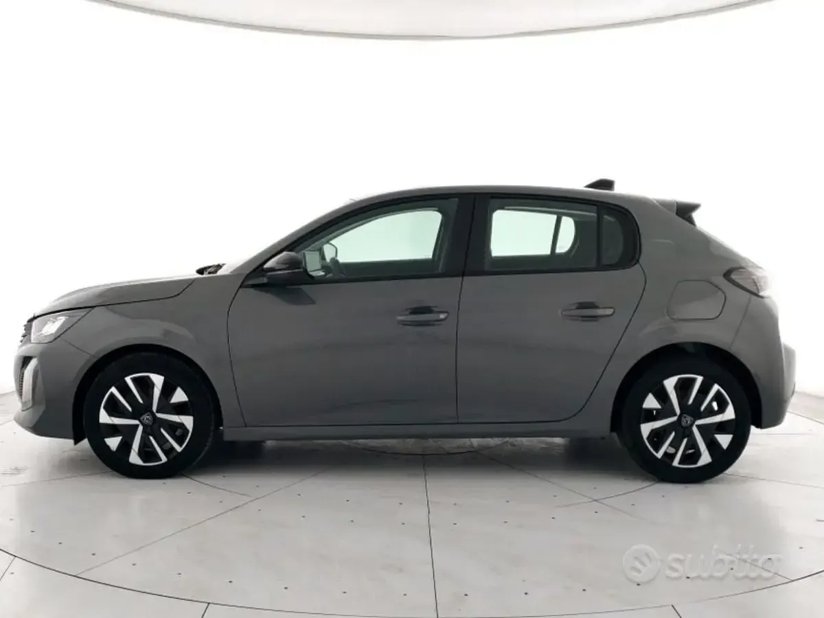 Usata Peugeot 208 Active 101 CV (74 kW) 2024 Grigio Utilitaria
