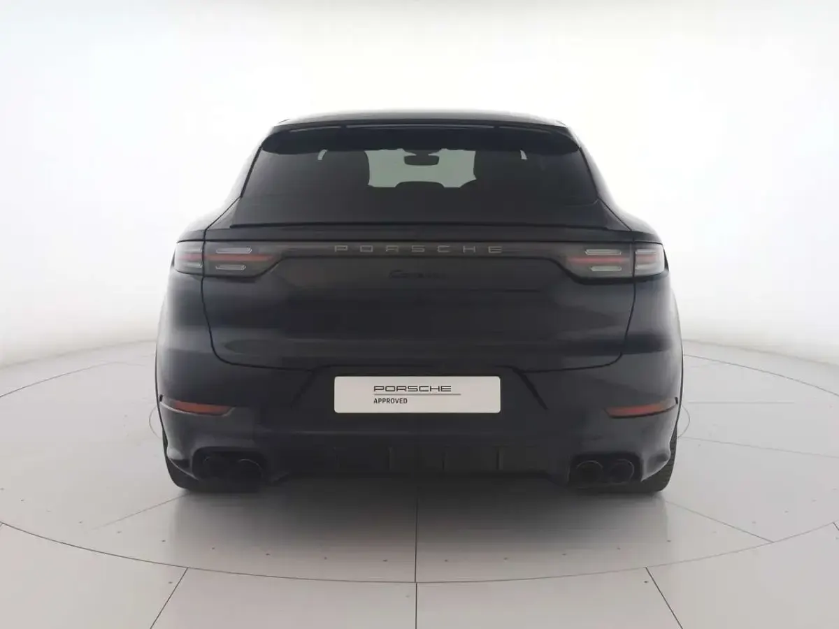Usata Porsche Cayenne 462 CV (339 kW) 2023 Blu moonlight metallizzato SUV