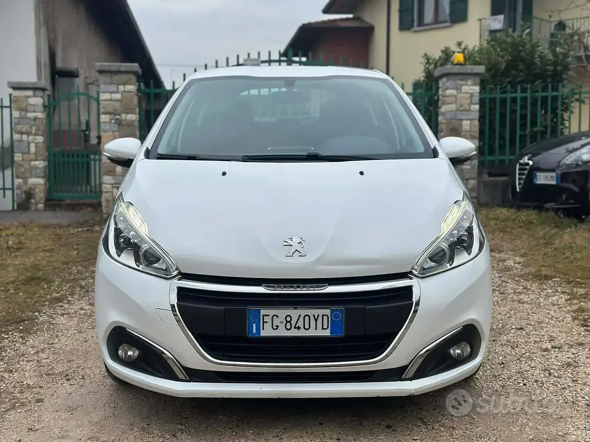 Usata Peugeot 208 Allure 82 CV (60 kW) 2017 Bianco Utilitaria