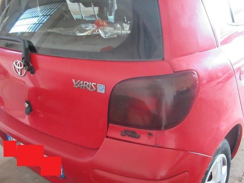 Usata Toyota Yaris 75 CV (55 kW) 2004 Rosso Berlina