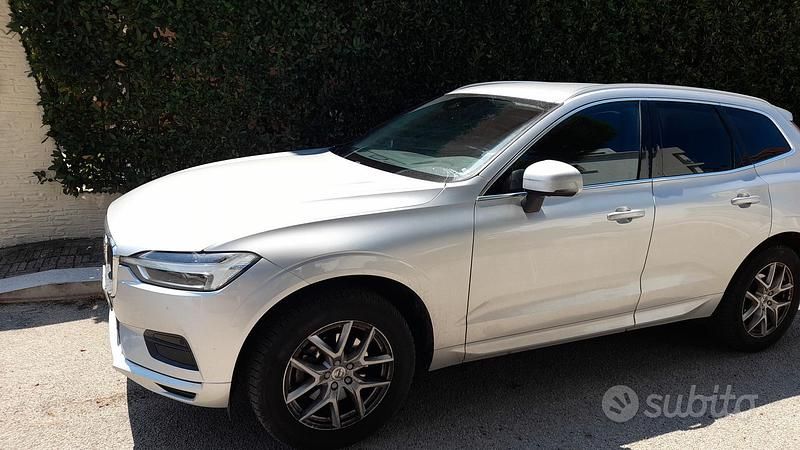 Argento Usata 2020 Volvo XC60 Business Edition SUV | 22.900 € (Ottimo prezzo) - Immagine 1/4