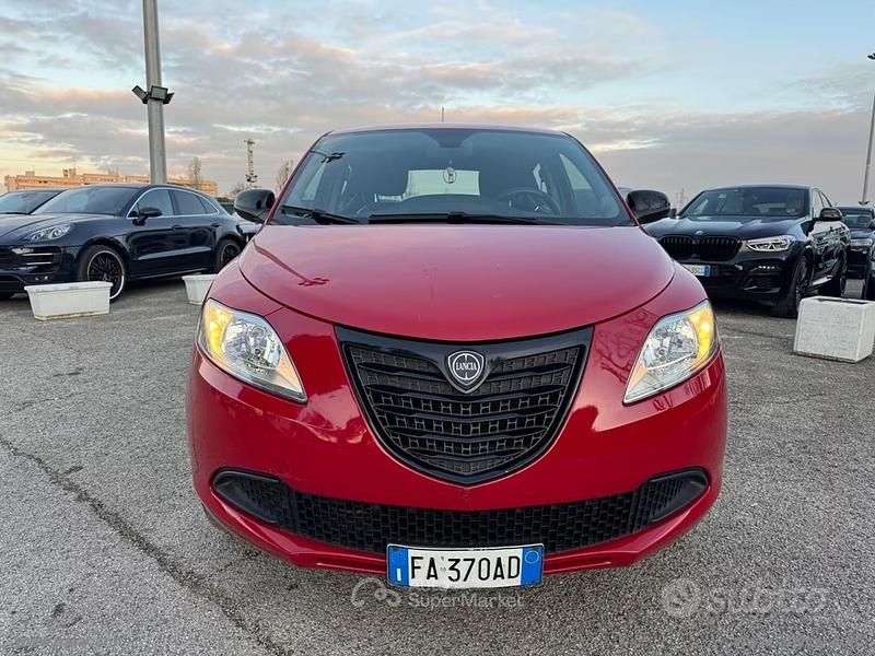 Usata Lancia Ypsilon 85 CV (62 kW) 2015 Rosso Utilitaria