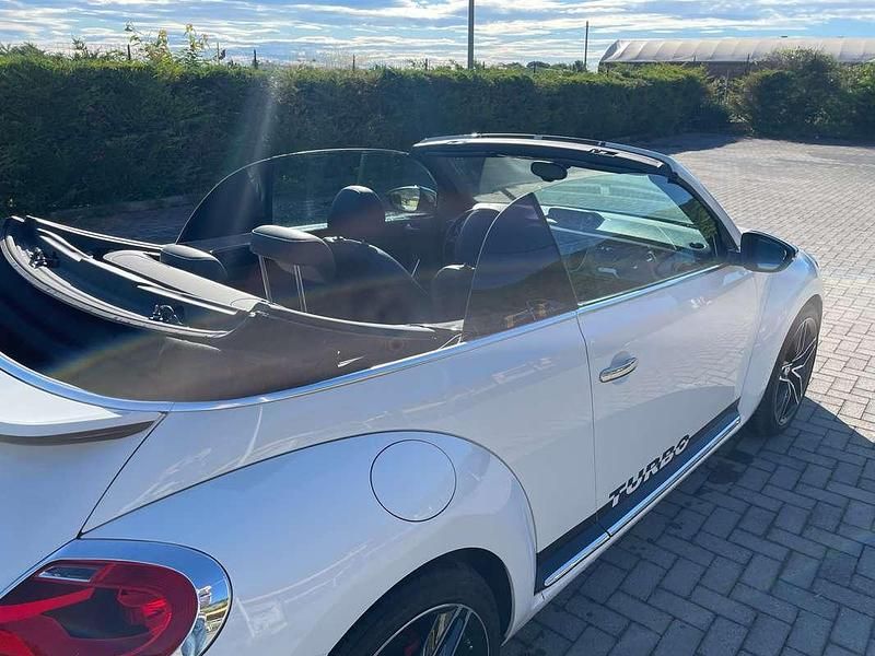 Usata VW Beetle Cabriolet Sportline 160 CV (117 kW) 2013 Bianco Cabrio