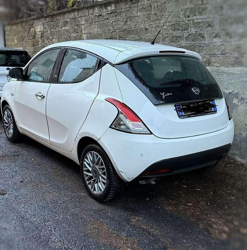 Usata Lancia Ypsilon Silver 69 CV (50 kW) 2012 Bianco Utilitaria