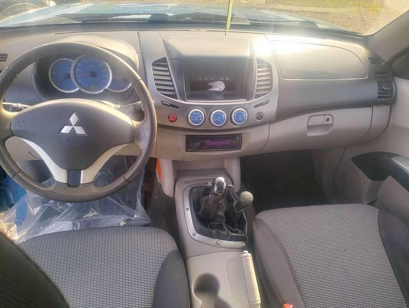 Usata Mitsubishi L200 Invite 116 CV (85 kW) 2009 Blu/azzurro Pick-up