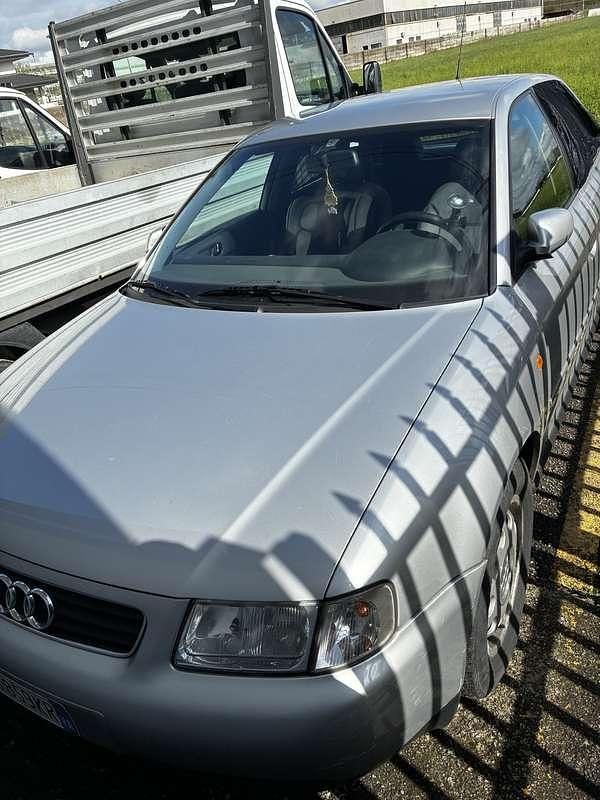 Usata 2000 Audi A3 Ambiente Tre volumi | 2000 € (Buon prezzo) - Immagine 1/4