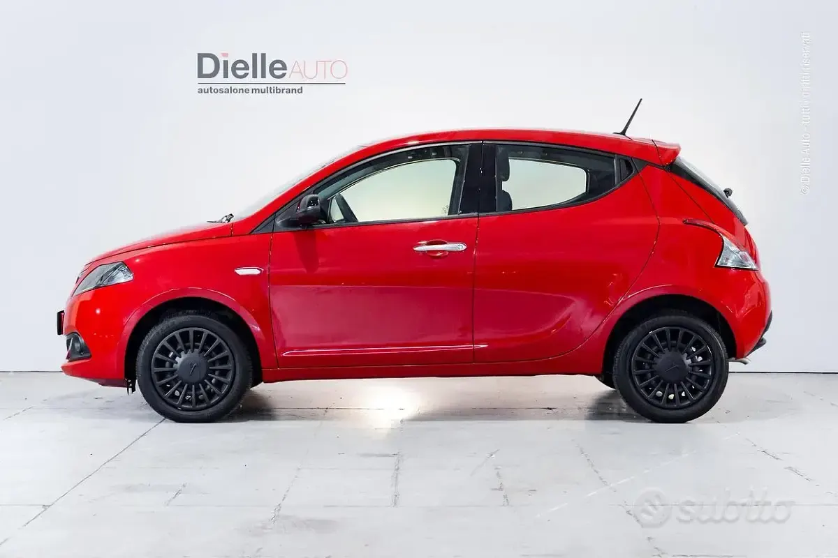 Usata Lancia Ypsilon Silver 95 CV (69 kW) 2023 Rosso Utilitaria