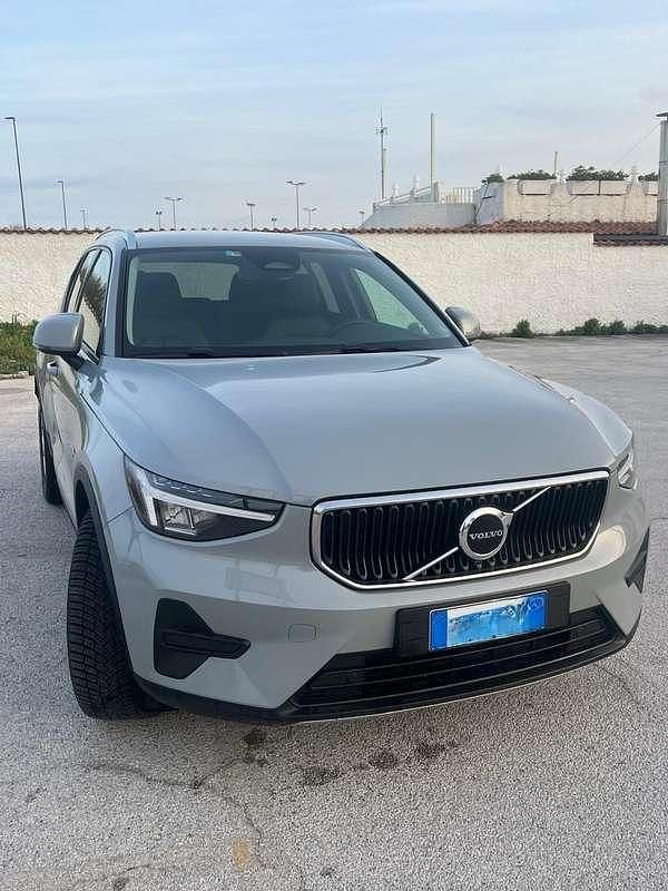 Usata Volvo XC40 Core 163 CV (119 kW) 2024 Grigio SUV