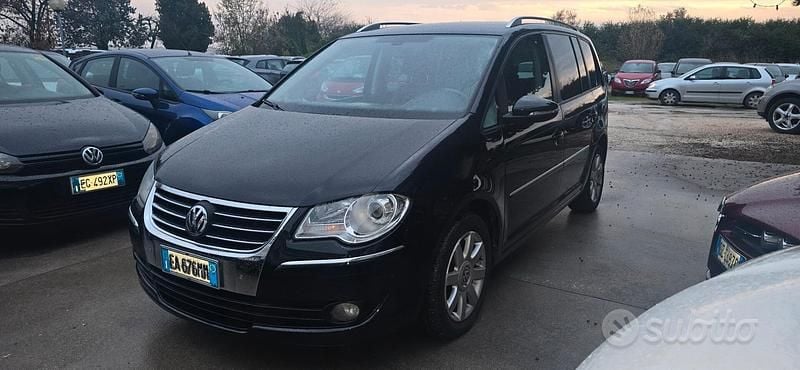 Nero Usata 2010 VW Touran Highline Monovolume | 4700 € (Super prezzo) - Immagine 1/4