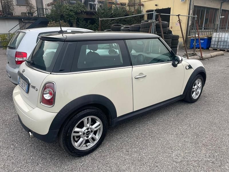 Usata Mini Cooper D 89 CV (65 kW) 2011 Bianco Utilitaria