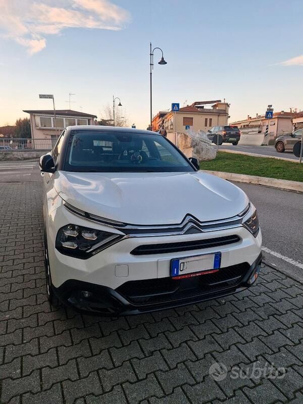 Usata 2023 Citroën e-C4 Berlina | 16.788 € (Super prezzo) - Immagine 1/4
