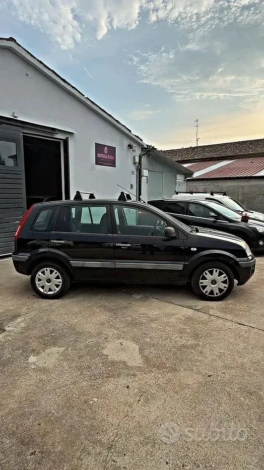 Usata Ford Fusion 80 CV (58 kW) 2011 Nero Utilitaria