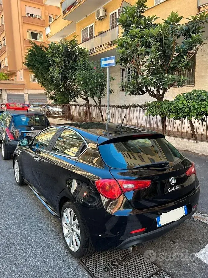 Usata Alfa Romeo Giulietta Distinctive 170 CV (125 kW) 2011 Nero Utilitaria