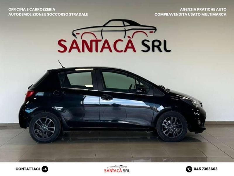 Usata Toyota Yaris Lounge 69 CV (50 kW) 2017 Nero Berlina